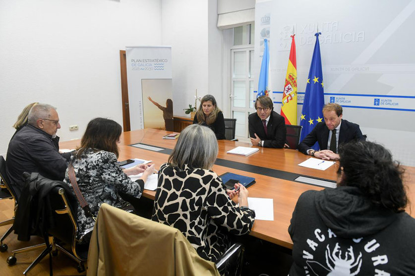 El conselleiro de Facenda e Administración Pública se reunió hoy con el presidente de la Confederación de Empresarios de Galicia y con las organizaciones sindicales para dar a conocer las líneas generales de los Presupuestos del próximo año.