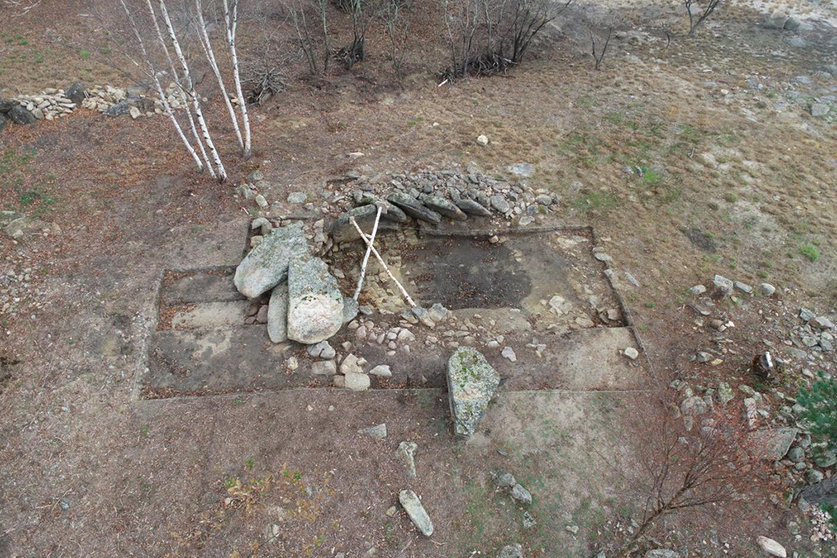 Los trabajos que se iniciaron esta semana pretenden recuperar y poner en valor el patrimonio megalítico del embalse del Salas.