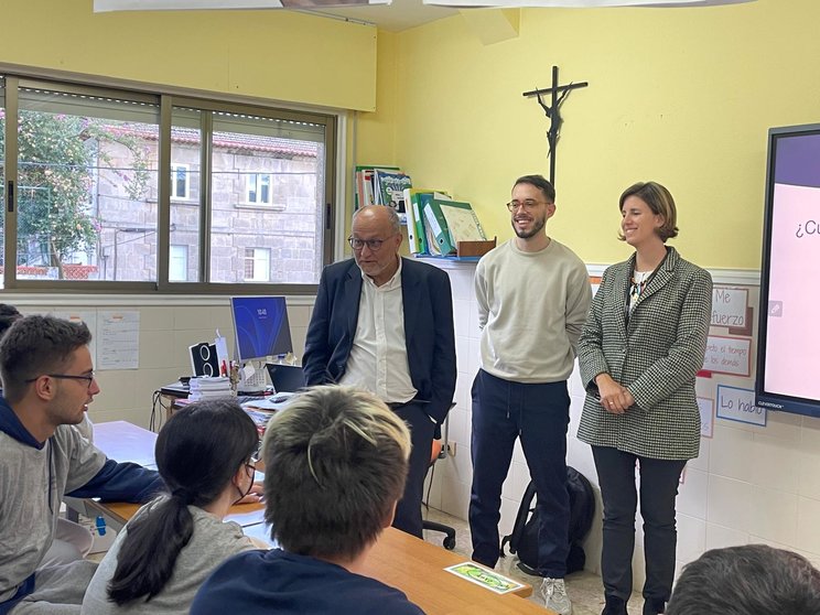 El subdelegado del Gobierno visita el Hogar y Clínica San Rafael para apoyar el programa de Educación Financiera.