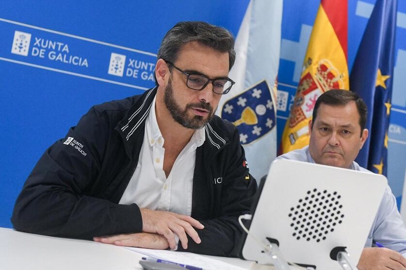 El conselleiro de Presidencia, Xustiza e Deportes, Diego Calvo, participó esta mañana en una reunión por videoconferencia con representantes de la Delegación del Gobierno en Galicia, de la Federación Galega de Municipios e Provincias (Fegamp), de las cuatro diputaciones provinciales y de servicios operativos de emergencias para hacer recuento de los medios disponibles