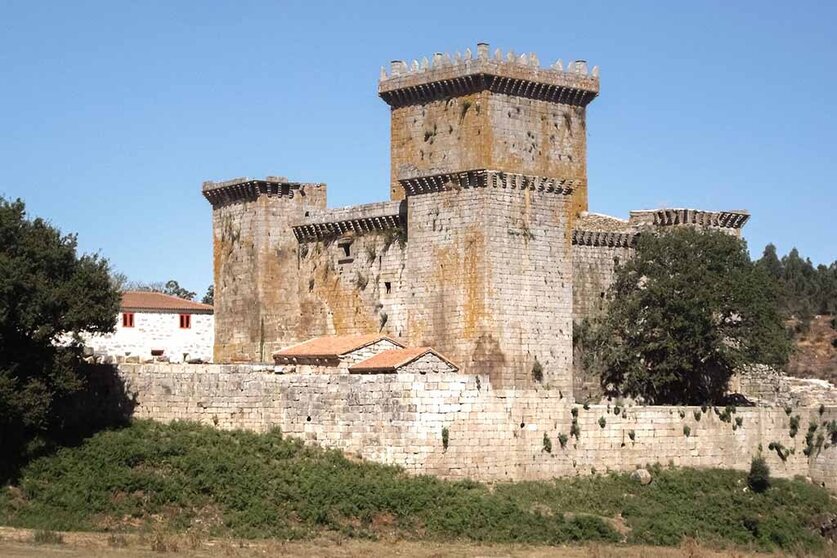 El castillo de Pambre es una fortaleza del siglo XIV situado en Palas de Rei, provincia de Lugo, España.