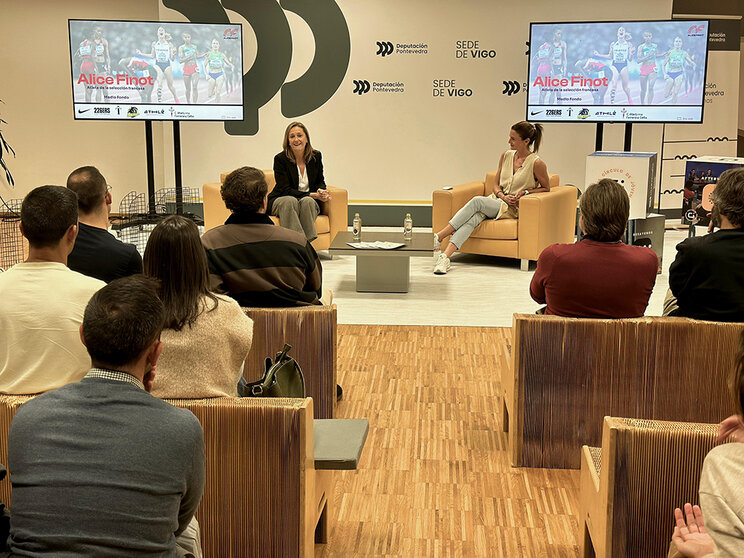 En un evento organizado por el CIJE, Luisa Sánchez, vicepresidenta de la Diputación, reconoció el talento de Alice Finot.