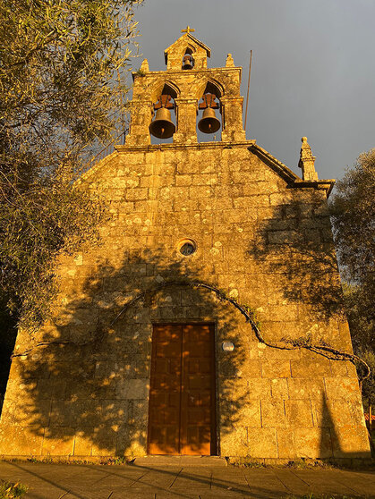 Iglesia parroquial de Santiago de Tortoreos, As Neves.