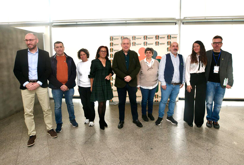 Gómez Caamaño inauguró, acompañado del director general de Familia, Infancia y Dinamización Demográfica, las VI Jornadas de personas con enfermedad renal en Galicia.