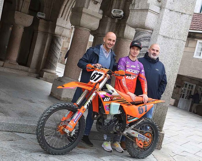 El piloto de motocross Yago Martínez se ha convertido en todo un referente para los jóvenes de Porriño.