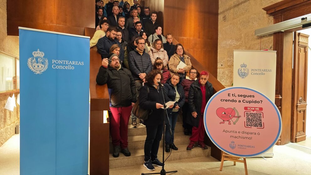 El Ayuntamiento de Ponteareas organizó una jornada de sensibilización contra la violencia machista, incluyendo una marcha y un acto en el que se presentaron diversas iniciativas para combatir este problema.