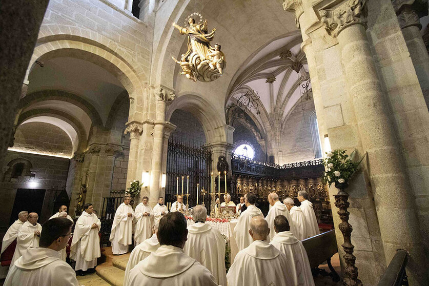 El obispo de Tui-Vigo presidió la eucaristía con motivo de la fiesta de la dedicación de la catedral tudense.