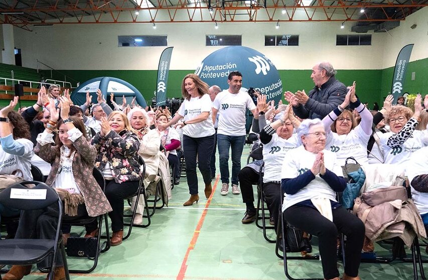 En este encuentro, que reunió a cientos de representantes vecinales de toda la comarca, se abordaron temas como la salud, la nutrición y el bienestar emocional. Además, se organizaron diversas actividades lúdicas y culturales para fomentar la participación y el intercambio de experiencias.