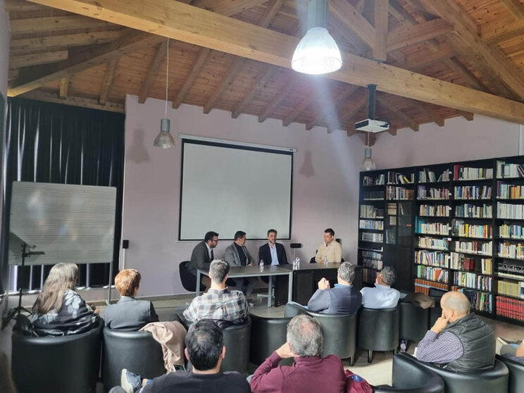 El director general de la Axencia Galega da Industria Forestal (XERA), Jacobo Aboal, participa en la I Mesa de la Madera: La construcción en madera para la edificación sostenible del futuro en la Biblioteca del Ayuntamiento de A Veiga (Ourense)