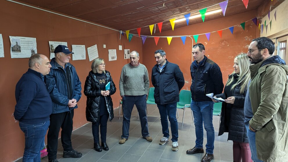 Javier Touris con miembros de asociaciones de Lalin Accion Comunitaria.