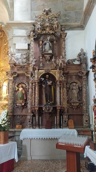 Un nuevo hito para el patrimonio gallego: el retablo barroco de San José, en la iglesia de San Xián de Laíño, inicia un proceso de restauración que recuperará su belleza original y garantizará su conservación para las futuras generaciones.