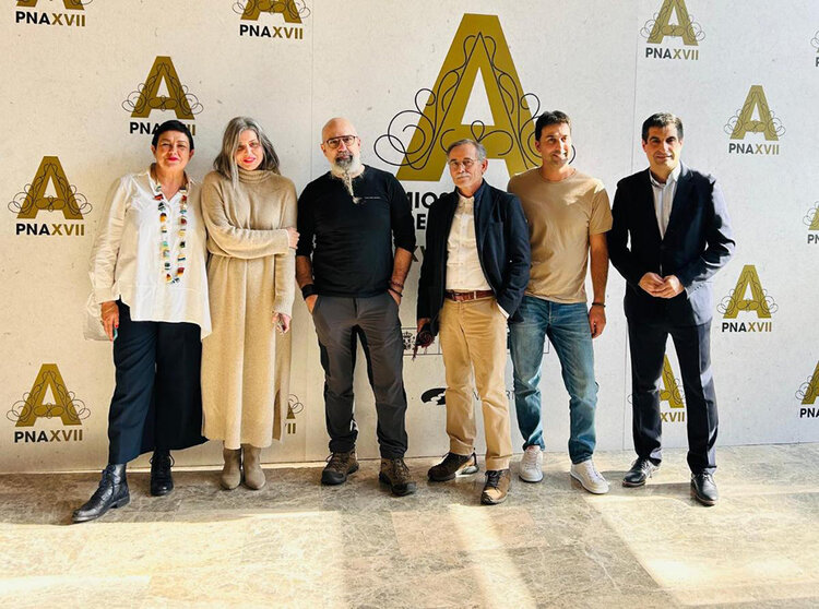 El director general de Comercio y Consumo, Gabriel Alén, y la gerente de la Fundación Artesanía de Galicia, Elena Fabeiro, acompañaron este martes en Madrid al tornero Aitor Martínez (Tomiño) y al ebanista Fran Millán, de Frouma Atlantic Wood (Ribeira)