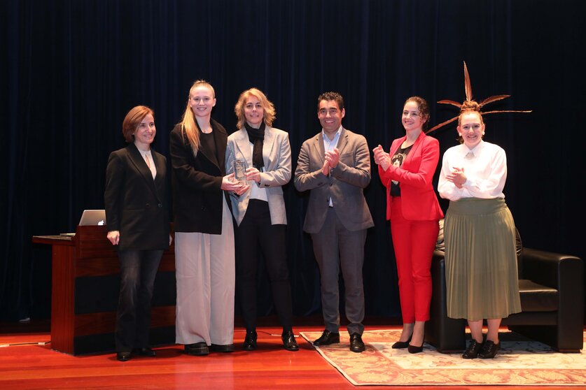 Las premiadas fueron la escritora Ledicia Costas, la empresaria Rosana Castro y el equipo de baloncesto femenino Celta Zorka.