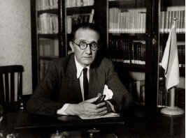 Castelao. en decembro de 1949, na Biblioteca do Centro Ourensano de Buenos Aires.