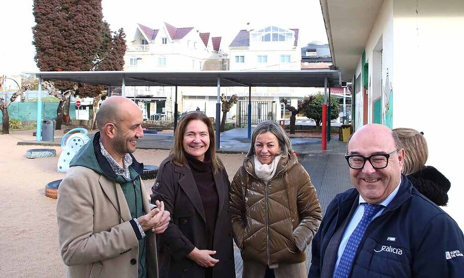 Autoridades en el CEIP Xosé Fernández López.