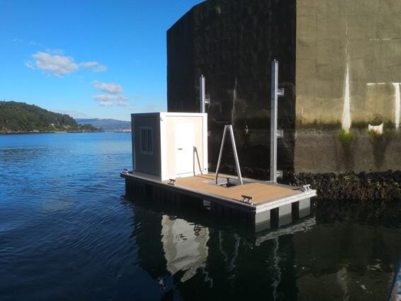 Una nueva plataforma de observación marina, instalada por Cetmar en el Puente de Rande con la colaboración de Intecmar y el Programa de Ciencias Marinas de Galicia, mejorará la monitorización del ecosistema de la Ría de Vigo. Esta infraestructura permitirá recoger datos biogeoquímicos y ampliar la información disponible para la investigación, la gestión sostenible y la seguridad marítima.