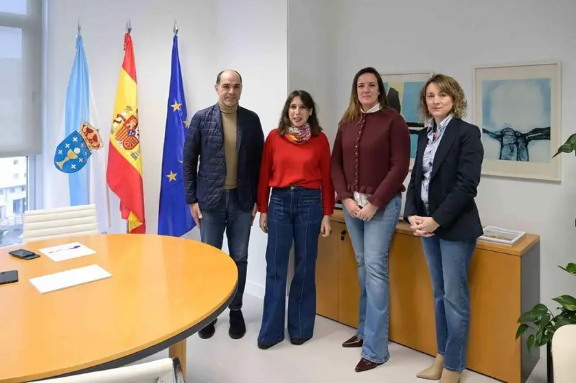 La conselleira de Economía e Industria, María Jesús Lorenzana, acompañada del nuevo director de la Xera, Alfredo Fernández, mantuvo hoy encuentros de trabajo con representantes de LugoMadera, la Fundación Arume y Fearmaga.