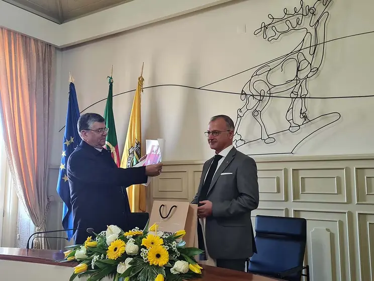 O Bispo da Diocese de Viana do Castelo, D. João Lavrador, foi recebido pelo Presidente da Câmara Municipal de Vila Nova de Cerveira, Rui Teixeira.