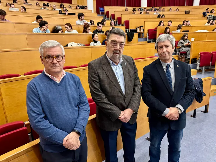 El director de la Cátedra, oel doutor Juan Gestal Otero-.