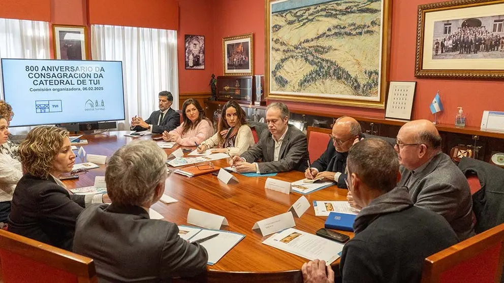 La Comisión Organizadora del VIII Centenario de la Consagración de la Catedral de Tui se reunió para avanzar en el programa conmemorativo.