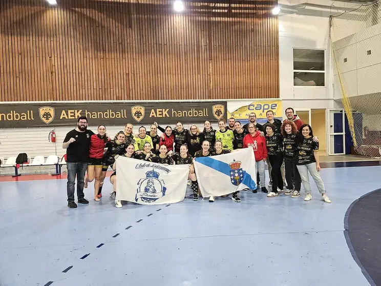 El Conservas Orbe Zendal BM Porriño celebra en Grecia su pase a las semifinales de la EHF European Cup.