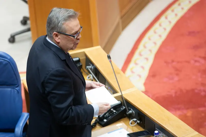 Conselleiro Sanidade en el Parlamento gallego.