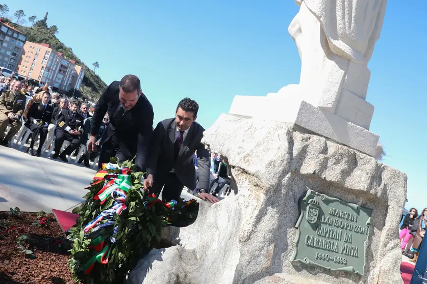 O presidente provincial participa, xunto co presidente da Xunta, Alfonso Rueda, e o alcalde e deputado, Jesús Vázquez Almuíña, na inauguración da XIX Festa da Arribada, unha cita de interese turístico internacional.